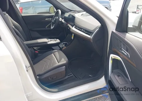 2025 BMW X1 xDrive28I z USA, uszkodzony, nr VIN WBX73EF02S5288770